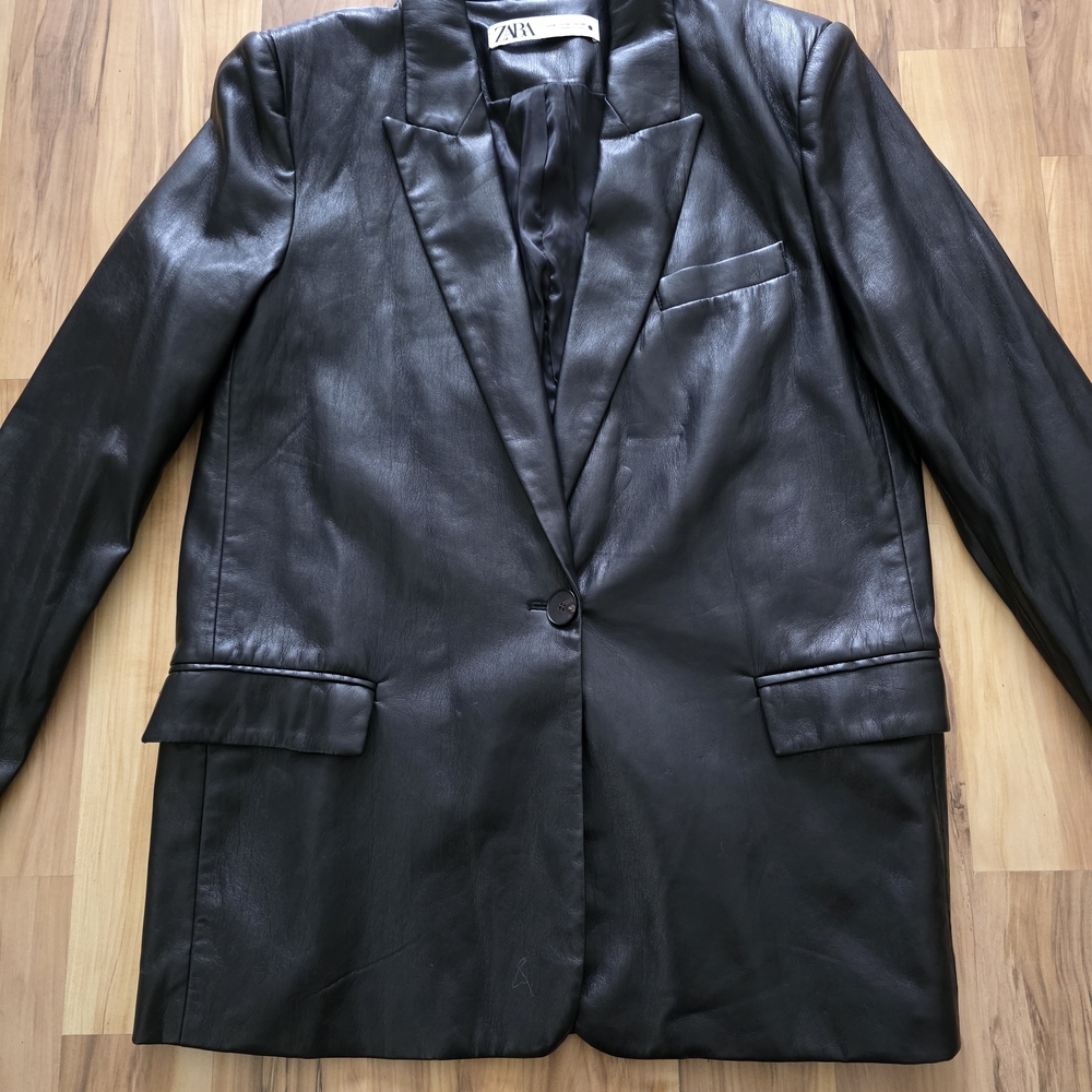 Zara Women's Sleek Black Blazer